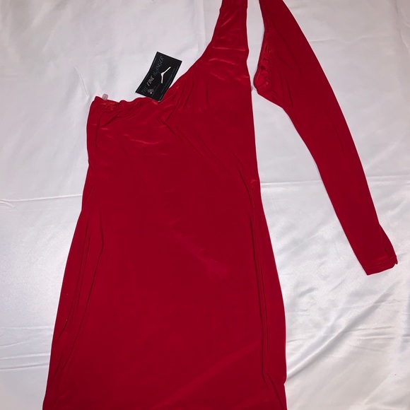 Red One-sleeve Dress - Picture 4 of 4